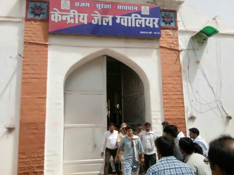 जनता की सेवा करने वालों को जेल में बंद कर रहीं हैं सरकार -सिंधिया