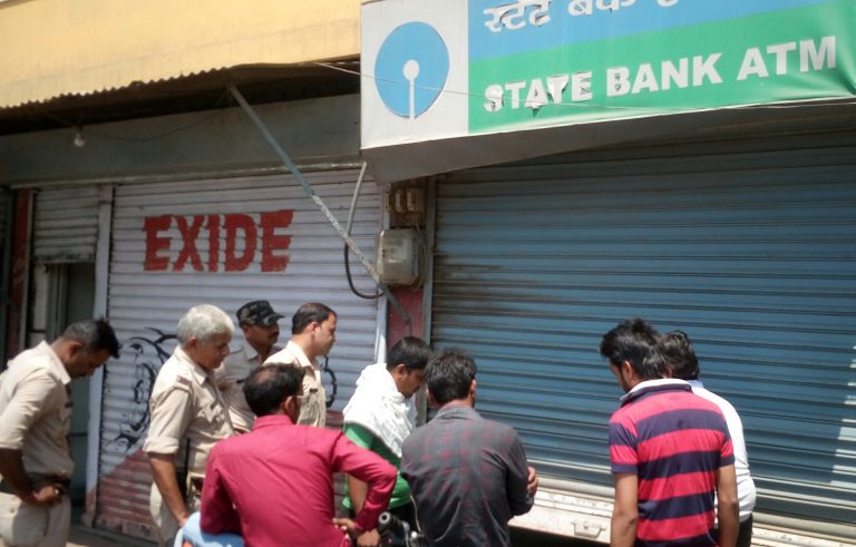 एटीएम उगल रहा हैं अधिक पैसे !