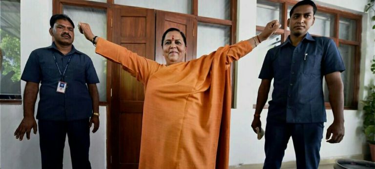 बाबरी मस्जिद मामले में मुकदमें की खबर पर उमा भारती कुछ इस अंदाज में !! !!