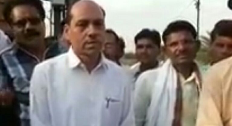 आरोपी के साथ खड़े होके विधायक ने दिया इंटरव्यू !