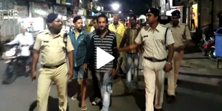 जब पुलिस ने निकाला गुंडों का जुलूस !