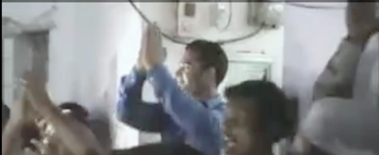 इन पुलिस अधिकारी के स्थानांतरण की ख़बर लगते ही हज़ारों लोगों का हुजूम उमड़ पड़ा !