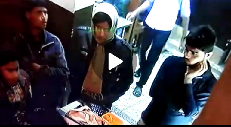 CCTV में हुआ कैद, मुँह के सामने से निकाला बृद्ध का मोबाइल !