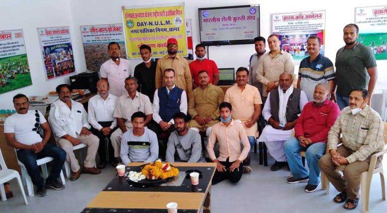 भारतीय शैली कुश्ती महासंघ को मिली राष्ट्रीय मान्यता जिला कुश्ती संघ सागर ने बांटी मिठाई