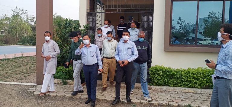 कलेक्टर ने किया स्वामी विवेकानंद अस्पताल का निरीक्षण
