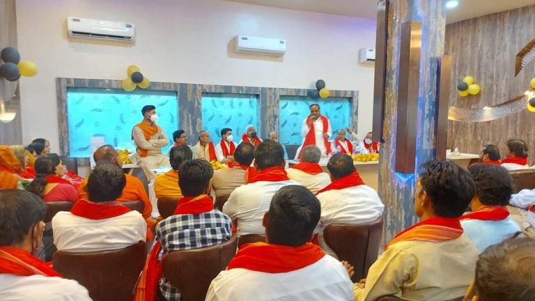 दमोह विधानसभा उपचुनाव : 8 तारीख को होगा होली मिलन का आयोजन ब्राह्मण समाज दमोह की बैठक संपन्न