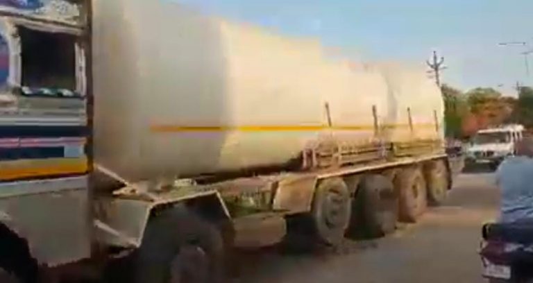 वीर सिंह ने दिया वीरता का प्रमाण 1180 किमी ड्राइव कर सागर पहुंचाया ऑक्सीजन टैंकर