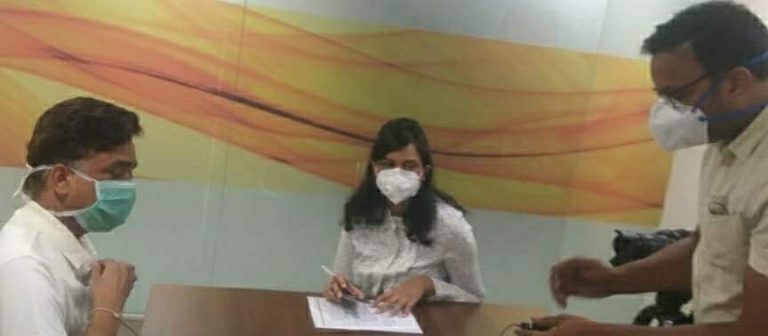 आत्मविश्वास से भरे डॉ सत्येंद्र मिश्रा की अस्पताल से हुई छुट्टी