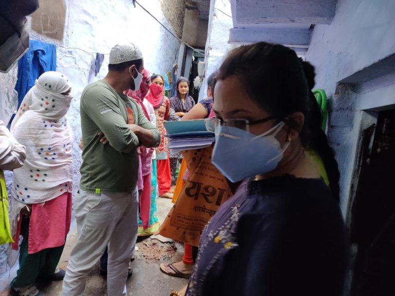 बाल विवाह की शिकायत मिलने पर टीम ने नाबालिक के घर पहुंच कर दी समझाइश  