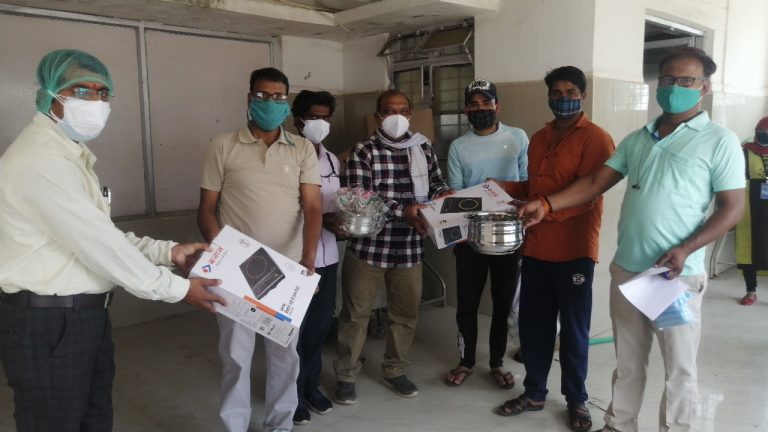 कोविड  केयर हेल्प ग्रुप रहली ने ऑक्सीजन कैंसन्ट्रेटर, ऑक्सीजन सिलेंडर सहित अन्य मशीनें की दान