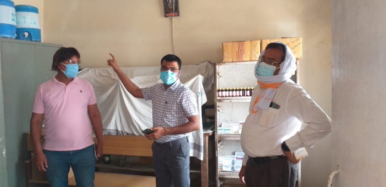 नगर निगम आयुक्त ने निगम उपायुक्त एवं जिला चिकित्सालय के अधिकारियों के साथ जिला चिकित्सालय स्थित कोविड फीवर क्लीनिक का निरीक्षण किया