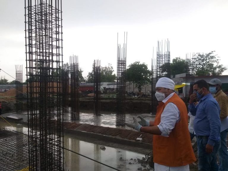 विधायक शैलेंद्र जैन ने खेल परिसर एवं निगम स्टेडियम के कार्यों की समीक्षा एवं निर्माण स्थल का निरीक्षण किया