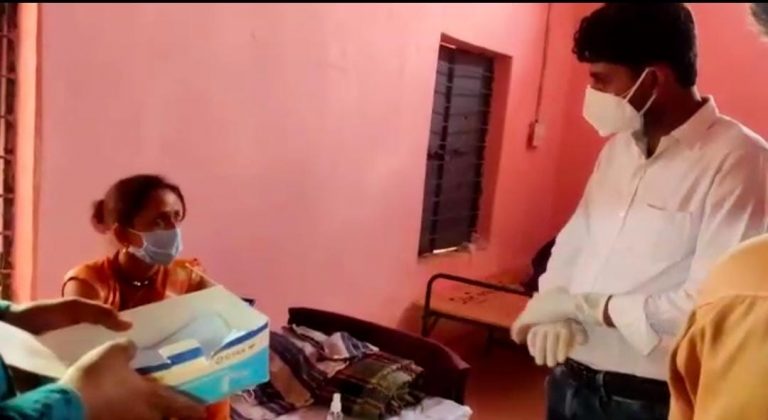 सेवा ही संगठन भाजयुमो ब्लाक अध्यक्ष अतुल भाई टीम के साथ पहुँचे कोविड केयर सेंटर