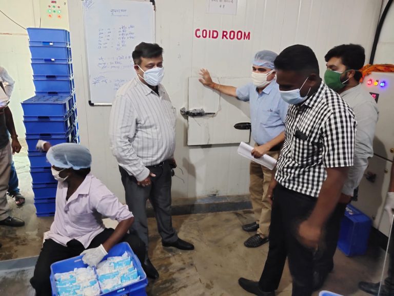 कमिश्नर सागर मुकेश शुक्ला ने मुख्य कार्यपालन अधिकारी जिला पंचायत डॉ. इच्छित गढ़पाले के साथ दुग्ध शीतलन प्रोसेसिंग इकाई केसली का किया निरीक्षण