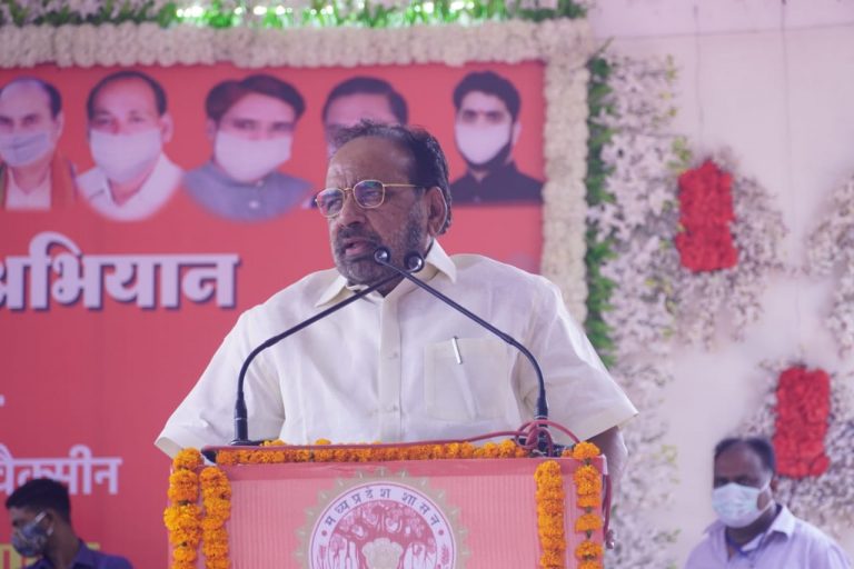 वैक्सीनेशन ना करवाने एवं भ्रम फैलाने वाले समाज के दुश्मन-मंत्री  भार्गव