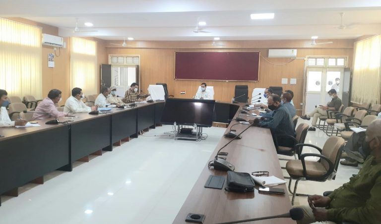 वैक्सीनेशन सेंटर्स पर प्रत्येक नागरिक को पौधा दे कर अंकुर कार्यक्रम अंतर्गत कराया जायेगा वृक्षारोपण -कलेक्टर सिंह