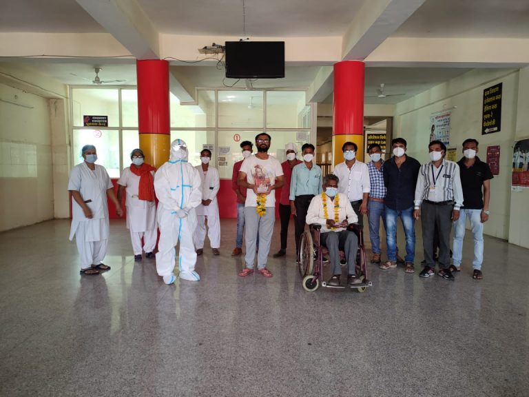 बुंदेलखंड मेडिकल कॉलेज से 9 और खुरई के कोविड केयर सेंटर से 8 व्यक्तियों ने  जीती कोरोना की जंग