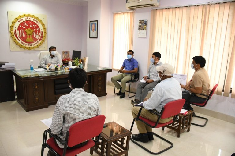 संभागायुक्त मुकेश शुक्ला ने लाखा बंजारा झील एवं स्मार्ट रोड कॉरिडोर निर्माण कार्यों की ली समीक्षा बैठक