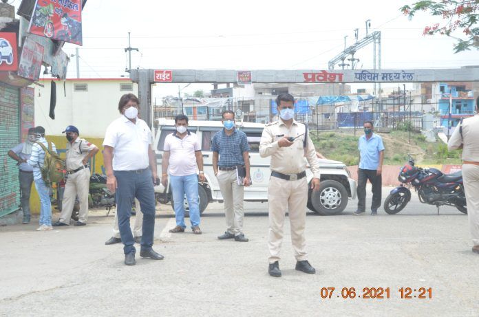 Removal of temporary shopkeepers selling meat market was given till 1 pm on June 8