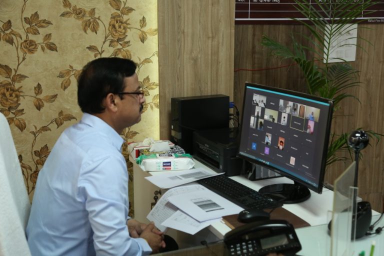 संपूर्ण जिले में प्रतिदिन 30 हजार वैक्सीनेशन का लक्ष्य 