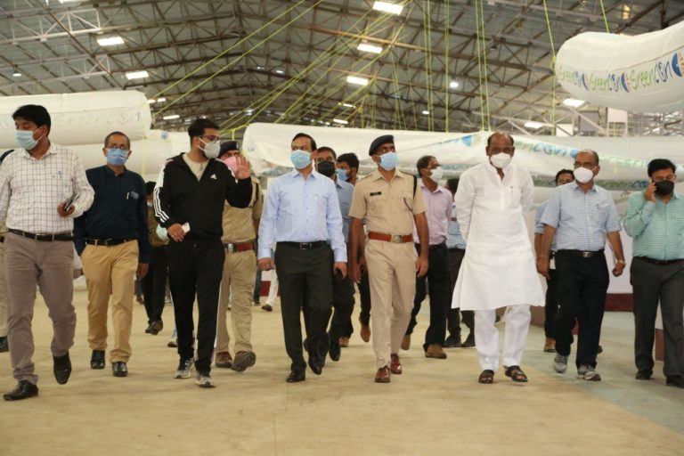 बीना आगासोद में निर्माणाधीन 1000 बेडेड कोविड अस्पताल की  समीक्षा बैठक पश्चात जिला कलेक्टर एवं पुलिस अधीक्षक ने किया स्थल निरीक्षण