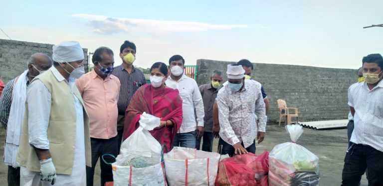 विधायक शैलेंद्र जैन पहुंचे घरौंदा आश्रम, पंतनगर वार्ड में हितग्राहियों को किया आयुष्मान कार्डों का वितरण