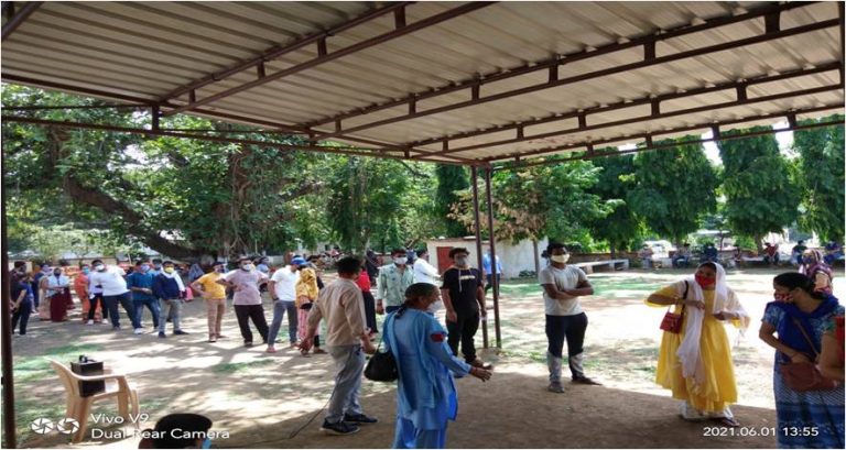 सागर पुलिस लाईन मे 18 वर्ष से अधिक आयु के पुलिस कर्मियों एवं उनके आश्रित सदस्‍यों को लगाई गई कोरोना वैक्‍सीन