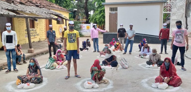 बेघर निराश्रितों को सहारा दिया सेवादल ने