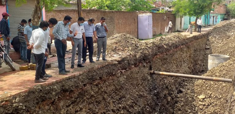 पानी की टंकी एवं सीवरेज कार्यो का किया स्थल निरीक्षण