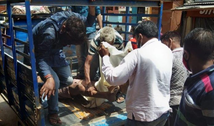 The dead body was lying on the roadside platform, Seva Dal President Sintu Katare came to the front for help with the police