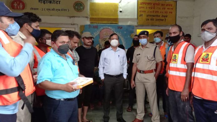 Due to the activism of the administration and the police, 4 innocent people were taken out from the flood