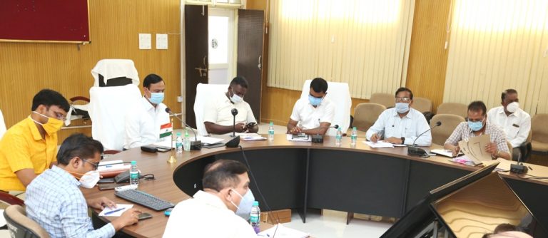 कलेक्टर ने निलंबित पटवारियों की विभागीय जाँच के दिए निर्देश