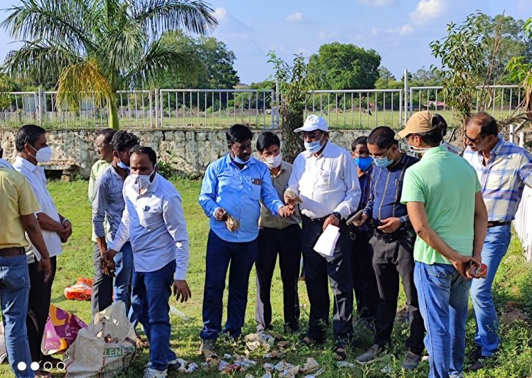 राजसात शस्त्रों के विनिष्टिकरण के लिए कमेटी  के समक्ष की गई