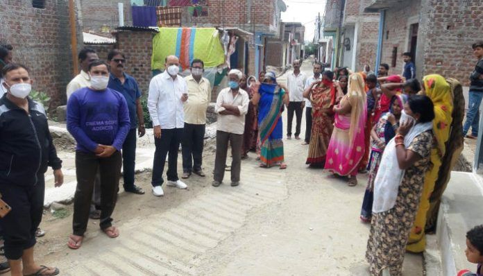 MLA Engg. Tree plantation was done by Pradeep Lariya ji in various wards of Makronia today.