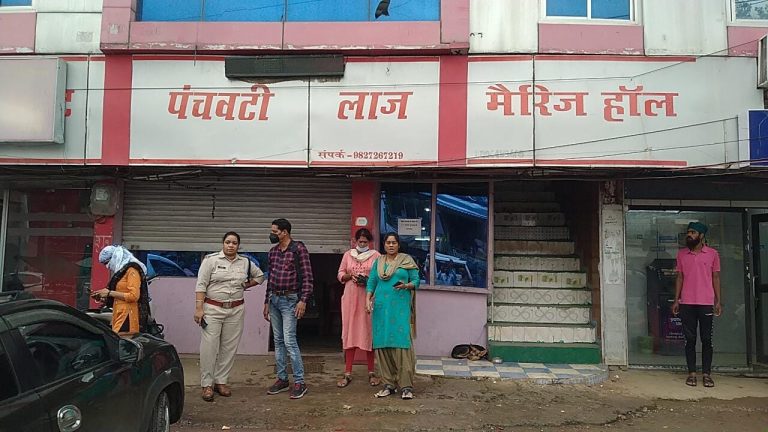 पंचवटी होटल में सेक्स रैकेट का भंडाफोड़ 13 महिला, पुरुषों को संदिग्ध हालत में पकड़ा
