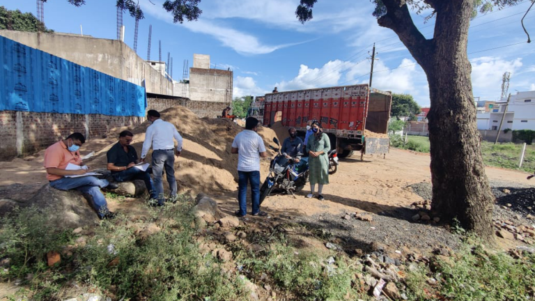 मकरोनिया में अवैध खनिज परिवहन एवं भंडारण पर कार्यवाही