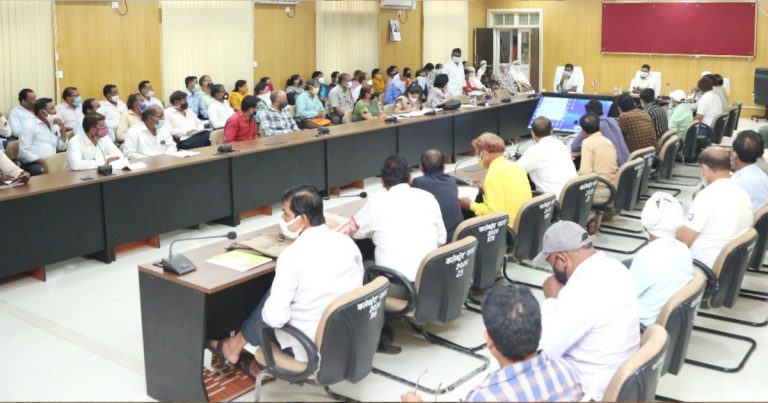 पूरी उर्जा के साथ उत्सव के रूप में कराएं वैक्सीनेशन