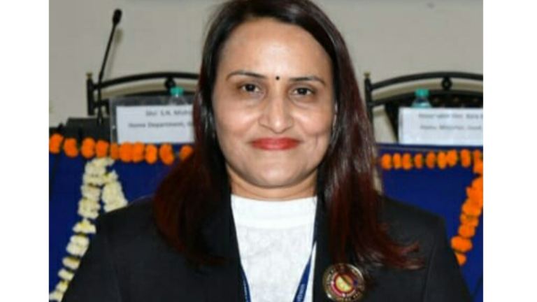 सीमा शर्मा एडीपीओ को गृहमंत्री अमित शाह के द्वारा पंडित गोविंद वल्‍लभ पंत पुरस्‍कार प्रदान किया गया