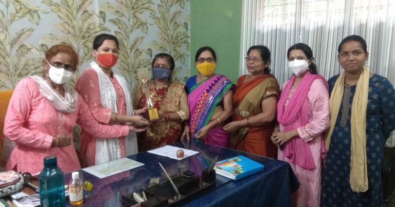 मातृ वंदना योजना में उत्कृष्ट कार्य करने वाली कार्यकर्ता सम्मानित