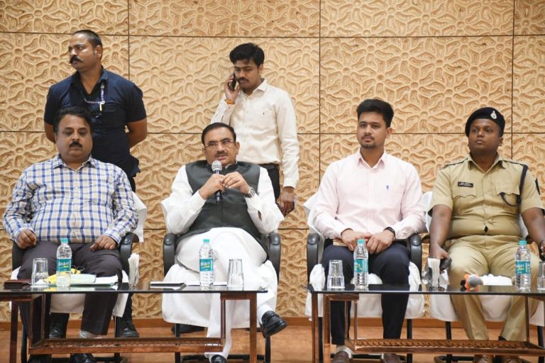 गरीबों के अनाज वितरण में गड़बड़ी बर्दाश्त नहीं, समय सीमा में हो सब कार्य- मंत्री भूपेंद्र सिंह