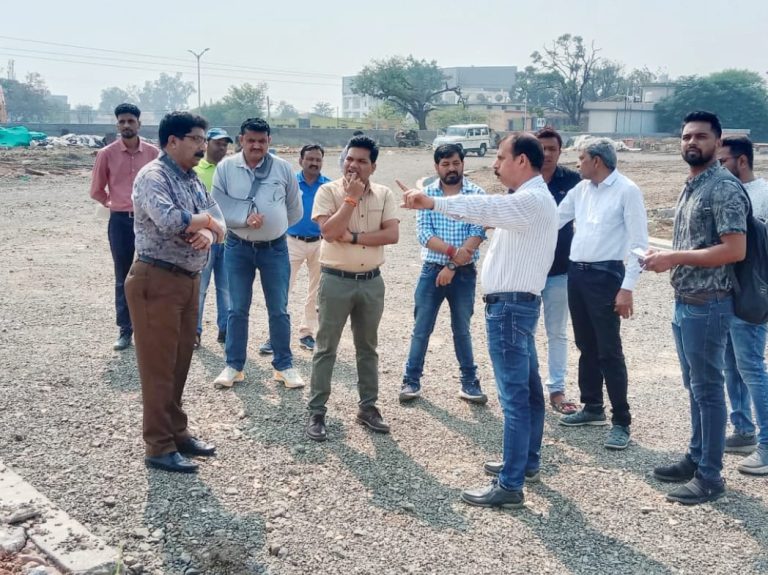 झील में पाथ-वे की बाउंड्रीवॉल के निर्माणकार्य में गति लाने निर्देश, कलेक्टर सीईओ का औचक निरीक्षण