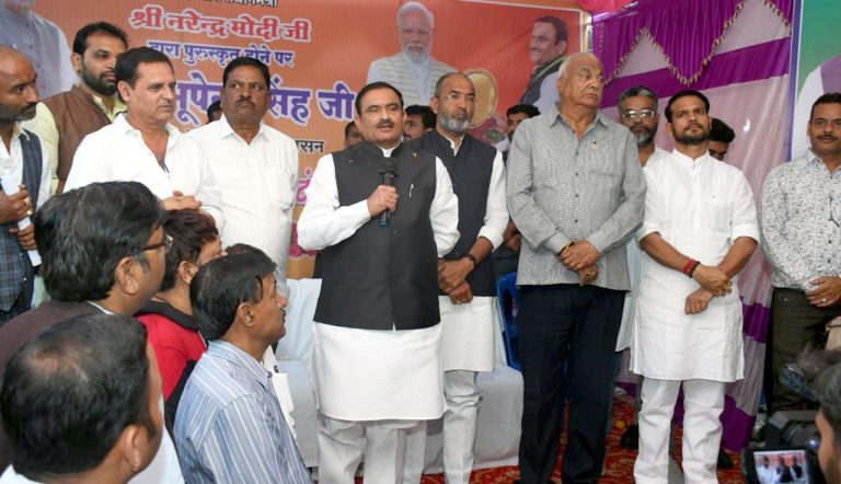 सिविल लाईन में मंत्री भूपेन्द्र सिंह का नागरिक अभिनंदन हुआ