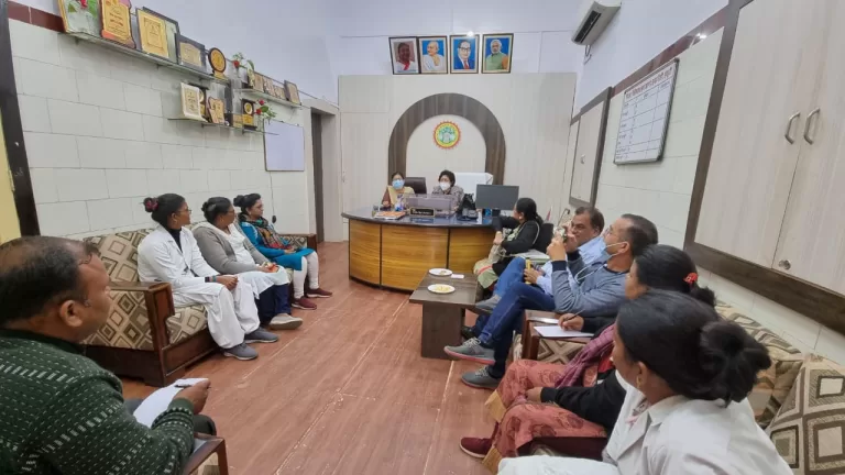 सागर में कोरोना को लेकर हाई लेवल मीटिंग हुई, टीकाकरण की भी जानकारी दी गई