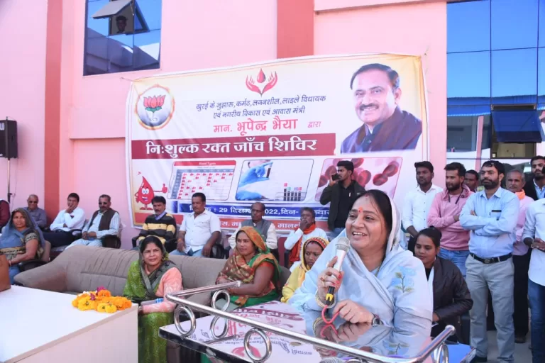 महिला स्व सहायता समूह बनाकर परिवार की आर्थिक स्थिति सुदृढ़ करें- सरोज सिंह