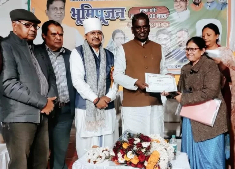 स्वास्थ्य विभाग की झांकी को पुरस्कार मिलने पर मंत्री ने दिये प्रशस्ति-पत्र