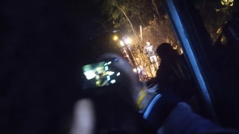 सागर: घने कोहरे के चलते यात्री बस पलटी आधा दर्जन लोग घायल