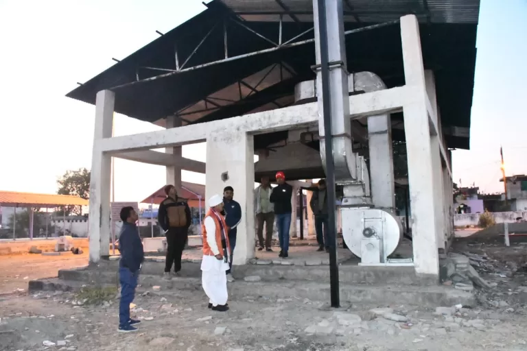 मुक्तिधामों में चल रहे उन्नयन कार्य एवं अखाड़ों में चल रहे निर्माण कार्यों का विधायक जैन ने किया निरीक्षण