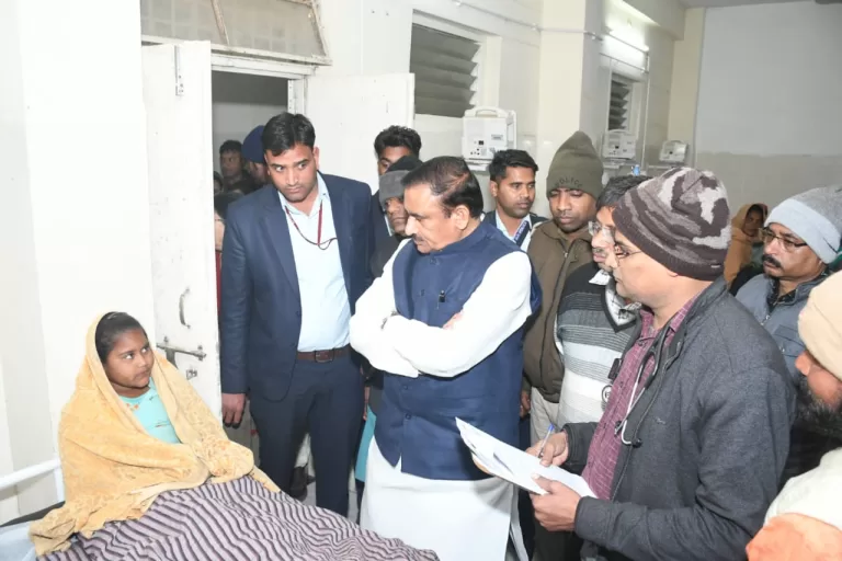 मंत्री भूपेंद्र सिंह खुरई पहुंच कर फुड प्वाइजनिंग से प्रभावित बच्चों से मिले, सभी स्वस्थ, कार्यवाई के निर्देश