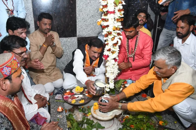 खुरई की प्रसिद्ध शाही बारात में शामिल हुए मंत्री भूपेन्द्र सिंह