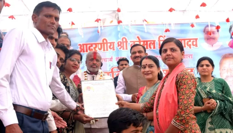 शिक्षक की सेवानिवृत्ति पर बोले मंत्री भूपेंद्र सिंह मनुष्य कभी दायित्वों से मुक्त नहीं होता